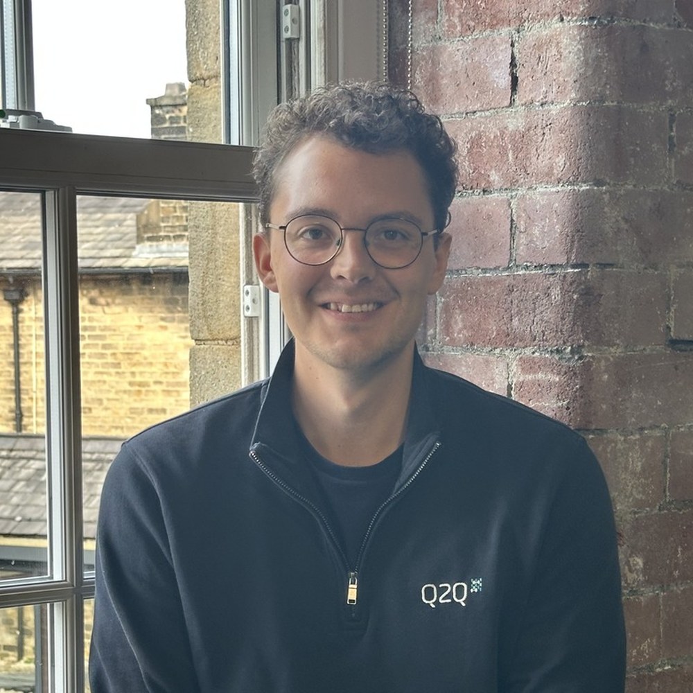 q2q-tom-jackson-windowsill-square-v2